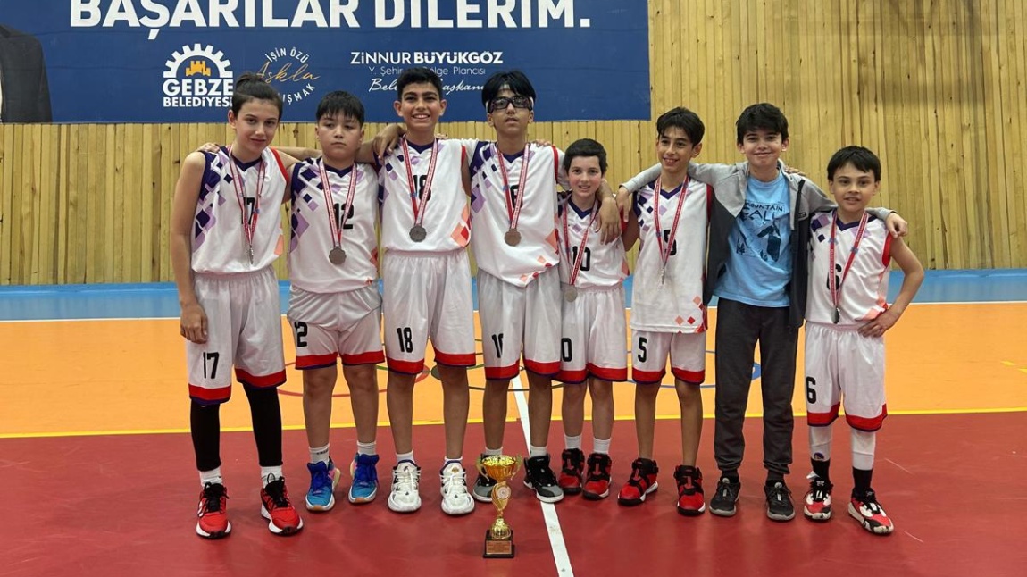 BASKETBOLDA İKİNCİ OLDUK
